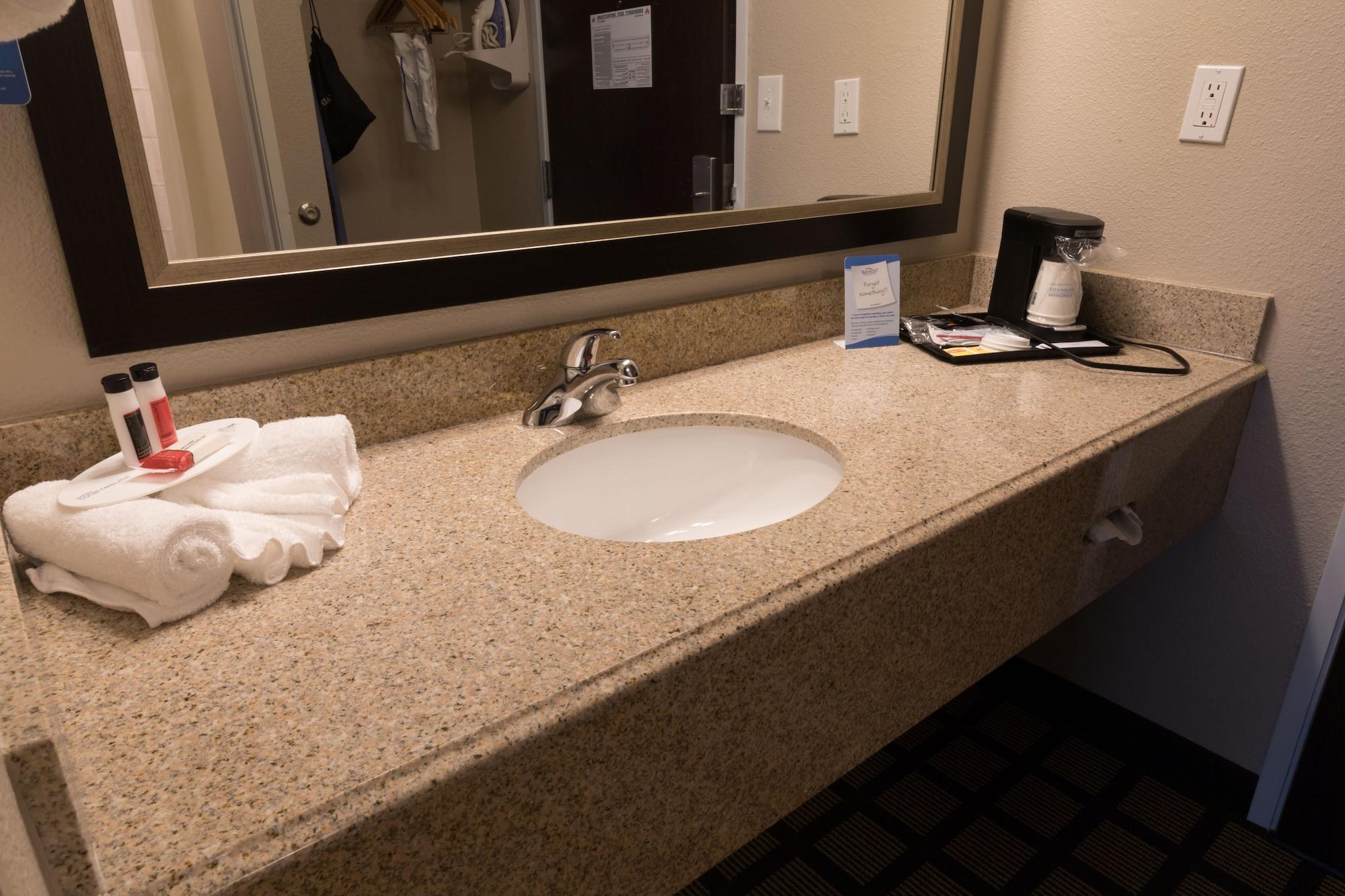 Baymont By Wyndham Detroit Airport/Romulus Hotel Luaran gambar