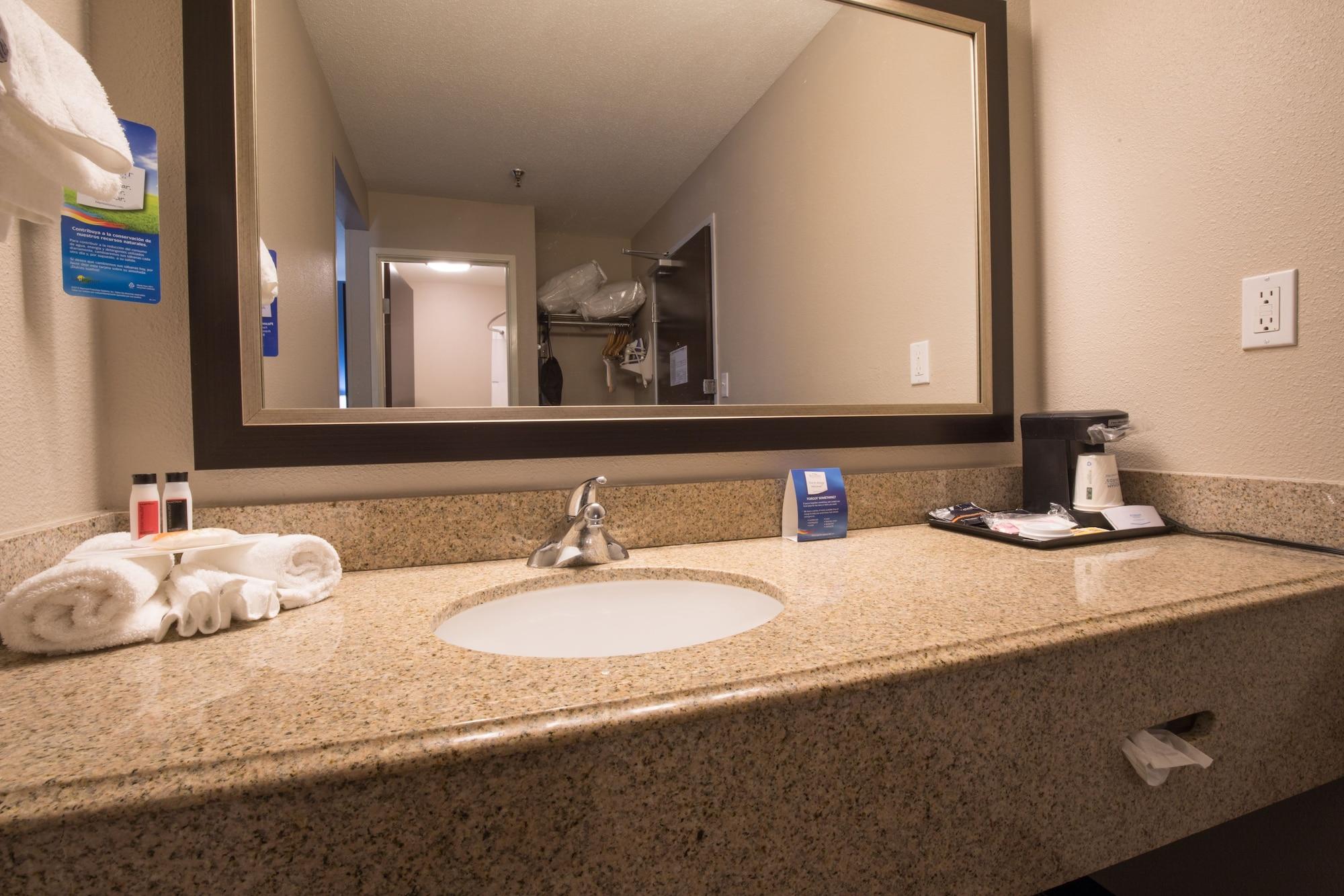 Baymont By Wyndham Detroit Airport/Romulus Hotel Luaran gambar